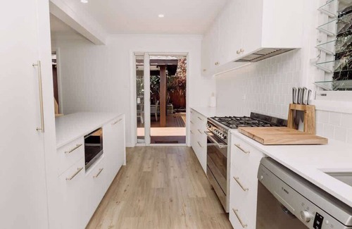 Maroochydore House | 'Wrigley House' - Pool, Jacuzzi, Dog Friendly