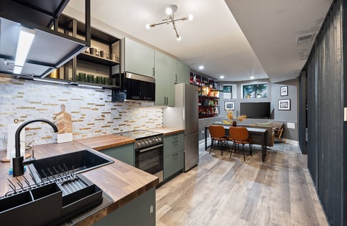 Wrigleyville Apartment | Wrigleyville Suites