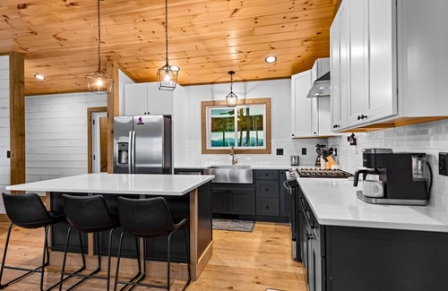 Morganton House | Wunder Bear Cabin - Pet Friendly | Hot Tub | Mtn Views | Game Room