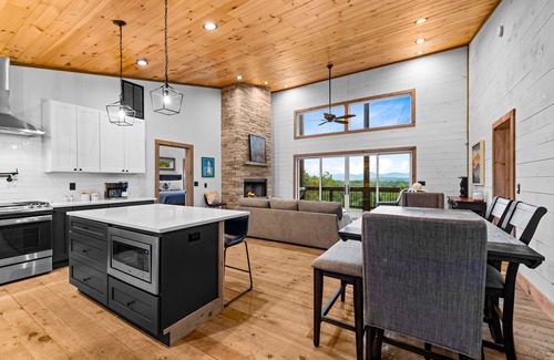Morganton House | Wunder Bear Cabin - Pet Friendly | Hot Tub | Mtn Views | Game Room