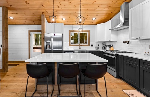Morganton House | Wunder Bear Cabin - Pet Friendly | Hot Tub | Mtn Views | Game Room