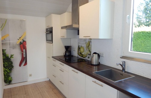 Bruinisse House | Wunderschönes freistehendes Ferienhaus, an der See, Sauna, Strand & Yachthafen, WLAN