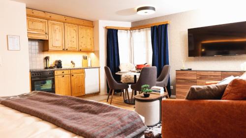 Klosters Platz Apartment | Wunderstay Alpine 16 Chic Studio Central Location