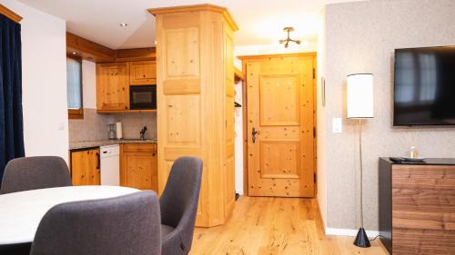 Klosters Platz Apartment | Wunderstay Alpine 3 Chic Studio Central Location