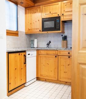 Klosters Platz Apartment | Wunderstay Alpine 3 Chic Studio Central Location