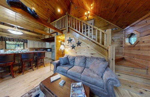 Gatlinburg - Pigeon Forge Cabin | Wuzzy's Flophouse