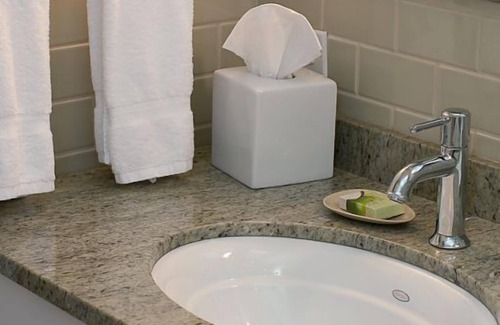 St. Helena Hotel | Wydown Hotel