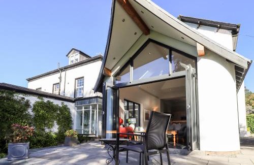 Near Sawrey House | Wykefield