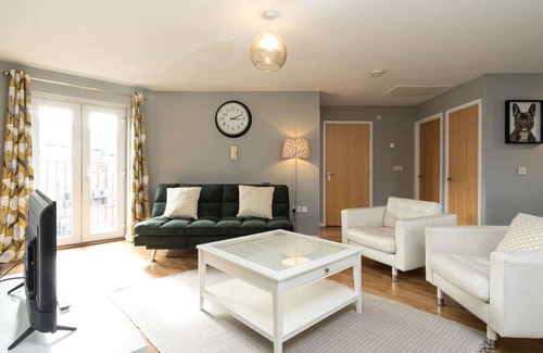 Burton on Trent Apartment | Wyllie Mews - Stunning Apartment with Parking in the Centre of Burton on Trent