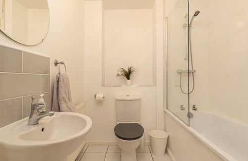 Burton on Trent Apartment | Wyllie Mews - Stunning Apartment with Parking in the Centre of Burton on Trent