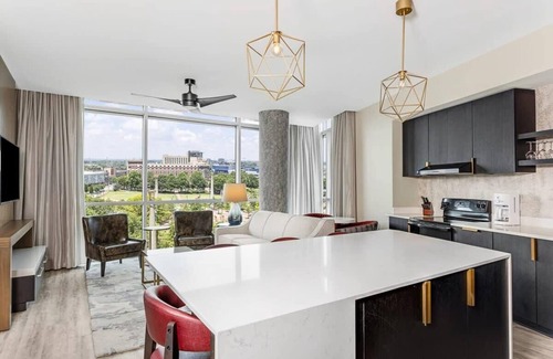 Downtown Atlanta Condo | Wyndham Atlanta Resort | 1BR/1BA King Bed Suite