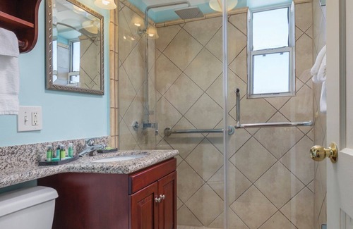 Faubourg Lafayette Resort | Wyndham Avenue Plaza1 bedroom Unit Sleeps 4