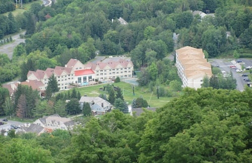 Hancock Condo | Wyndham Bentley Brook - Jiminy Peak ski in/out sleeps 8, 2 bedrooms 2 baths