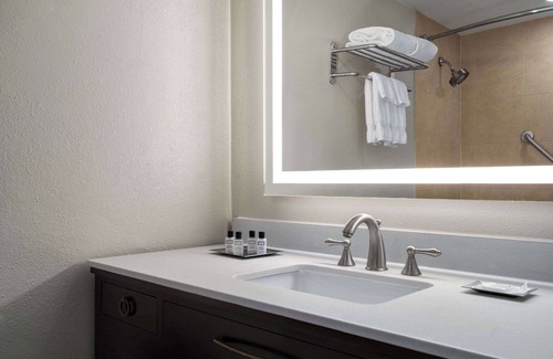 McKnight Hotel | Wyndham Garden Pittsburgh Airport
