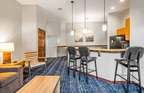 Lake Delton Condo | Wyndham Glacier Canyon - 1 Bedroom