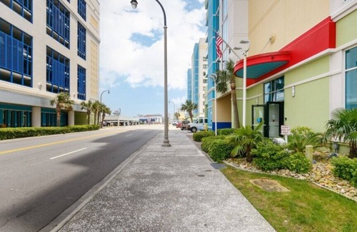 Cherry Grove Beach Apartment | Wyndham Towers on the Grove at North Myrtle Beach - Studio