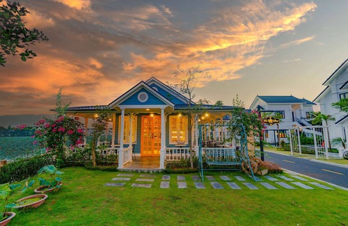 Thanh Thuy Hotel | Wyndham Vuon Vua