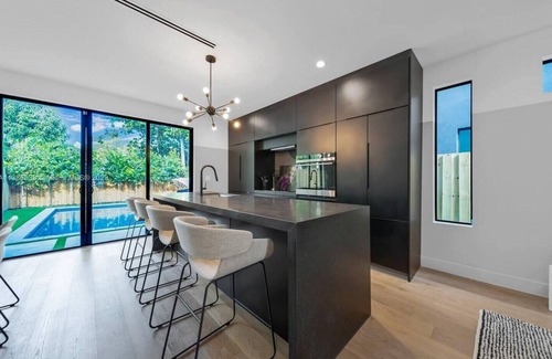 Buena Vista House | Wynwood/Design District TH w/heated Pool