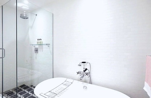 Williamsburg Hotel | Wythe Hotel l North 8th Loft l Skyline Loft in Iconic Williamsburg
