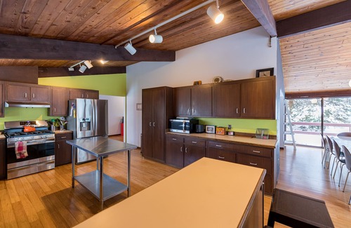 Grantham House | Xanadu - Modern House Perfect for Group Getaways