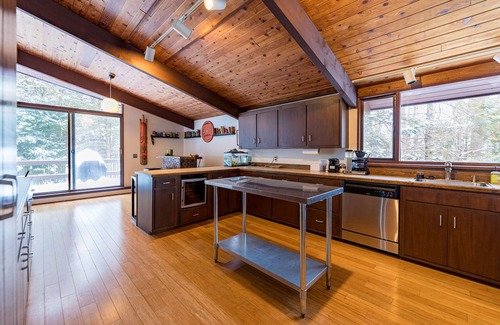 Grantham House | Xanadu - Modern House Perfect for Group Getaways