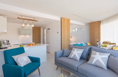 S'Illot-Cala Morlanda Apartment | Ximet Arena - apartment right on the beach, air conditioning, internet