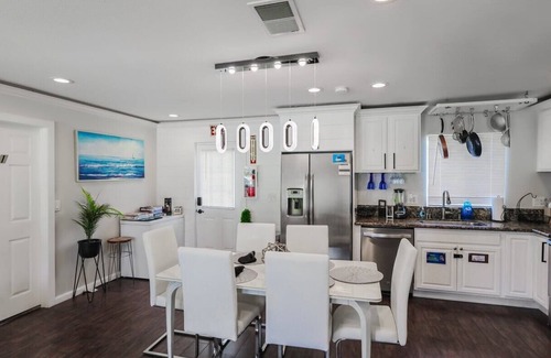 Lincoln Acres House | XLNC House Sunnyside 4bed 2bath 20min aport/dwntwn