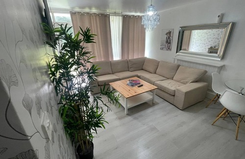 Eltham Apartment | Xtra 2-bedroom apartment with WiFi