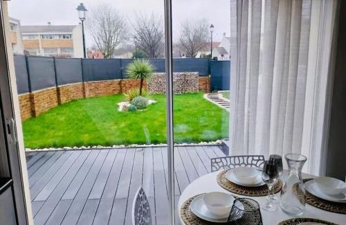Saint-Quentin-en-Yvelines Apartment | XxxxX