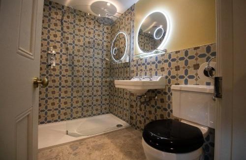 Llangadog Hotel | Y Castell