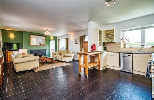 Felinwynt Cottage | Y LLaethdy - 2 Bedroomed Farm Cottage with Stunning Coastal Views