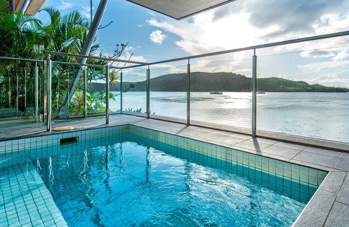 Hamilton Island Villa | Yacht Club Villa 19 - Ocean Front with Private Pool, 2 Golf Buggies and transfers
