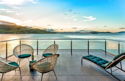 Hamilton Island Villa | Yacht Club Villa 19 - Ocean Front with Private Pool, 2 Golf Buggies and transfers