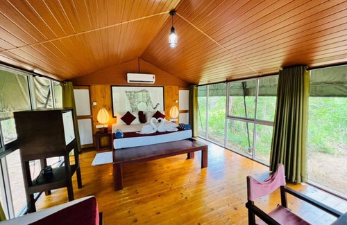 Palatupana Hotel | Yala Hotel Lion Air Conditioned Luxury