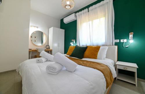 Emek Izrael House | YalaRent Valley view Boutique cottages with Pool