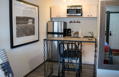 Dead Man's Flats Condo | Yam 12 - Studio with King