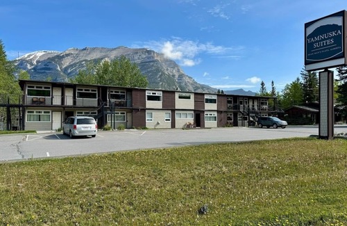 Dead Man's Flats Condo | Yam 16/17 - 2 Bedroom King/Queen
