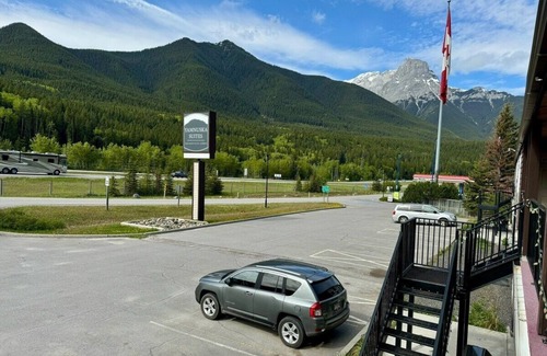 Canmore Condo | Yam 21 - Upper Studio with King