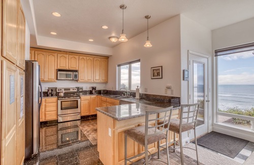 Beverly Beach House | Yaquina Head Lighthouse Views, Hot Tub Home with Awe Inspiring Views!