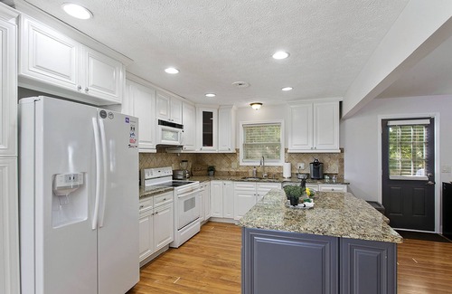 Marietta House | ⬨Yard+BBQ Garden Tub ⬨ A/C ⬨ Games ⬪ 2 HDTVs Safe Neighborhood