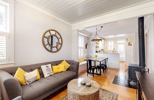 Seabrook House | Yarmouth Yacht Club in Seabrook - Close to Downtown and Park