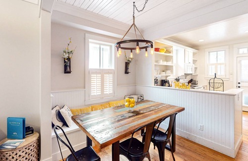 Seabrook House | Yarmouth Yacht Club in Seabrook - Close to Downtown and Park