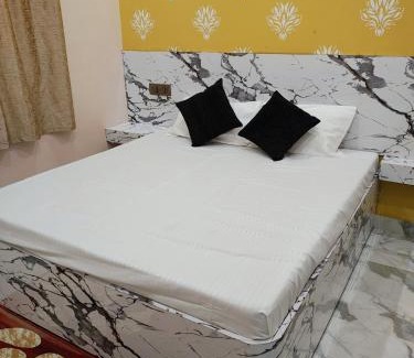 Varanasi House | Yash Paying Guest House