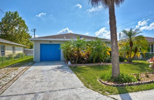 East Ybor House | Ybor Casita! 3-Bedrooms Steps away from Centro Ybor!