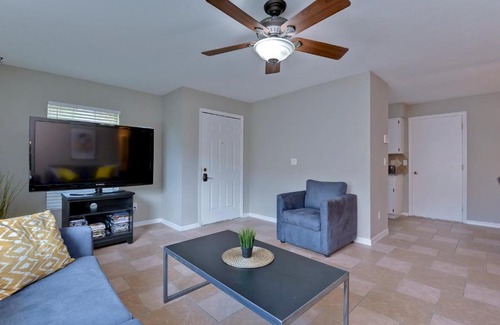 East Ybor House | Ybor Casita! 3-Bedrooms Steps away from Centro Ybor!