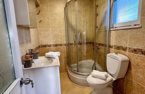 Nilufer Hotel | Yeşil Panjurlu Villa Otel