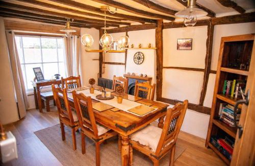 Crawley City Centre House | Ye Olde Cottage
