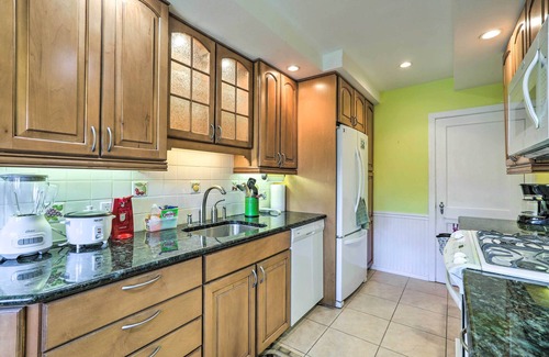 Yeadon House | Yeadon Townhome w/Porch, 7 Mi to Center City