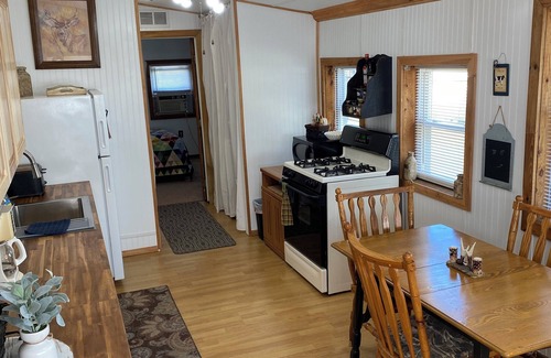 Luzerne Cabin | Year-round 3-bed Lodge sleeps 10-12! Large Living room, ORV Trails, WiFi, AC.
