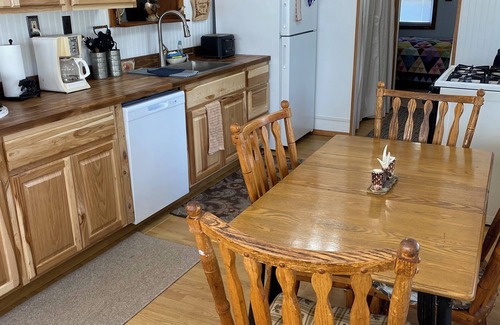 Luzerne Cabin | Year-round 3-bed Lodge sleeps 10-12! Large Living room, ORV Trails, WiFi, AC.